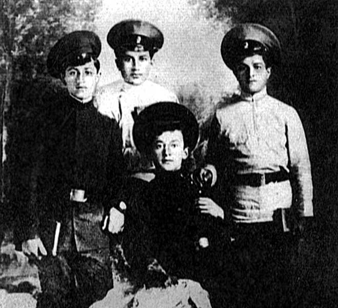 Берия, последний рыцарь Сталина i_002.jpg