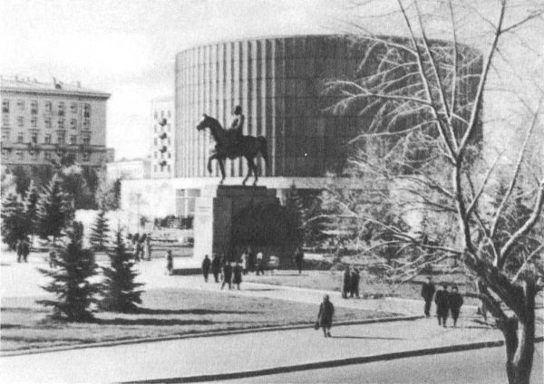 С путеводителем по Москве i_032.jpg