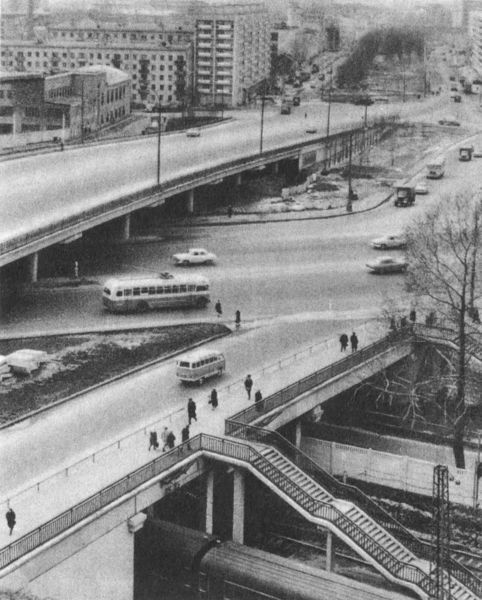 С путеводителем по Москве i_064.jpg
