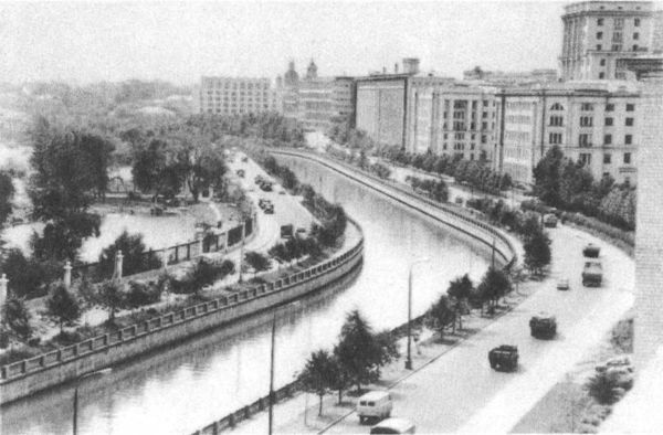 С путеводителем по Москве i_074.jpg