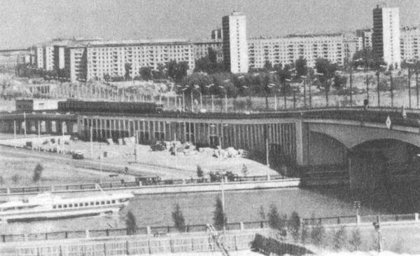 С путеводителем по Москве i_077.jpg