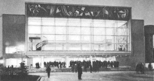 С путеводителем по Москве i_085.jpg