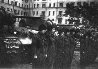 Тяжёлый танк КВ в бою _142.jpg