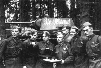 Тяжёлый танк КВ в бою _161.jpg