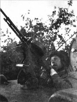 Тяжёлый танк КВ в бою _212.jpg