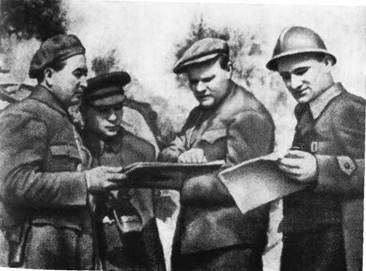Полководцы и военачальники Великой Отечественной. (Выпуск 3) i_016.jpg