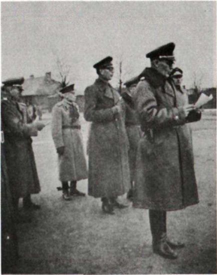 Предательство и измена. Войска генерала Власова в Чехии. i_039.jpg