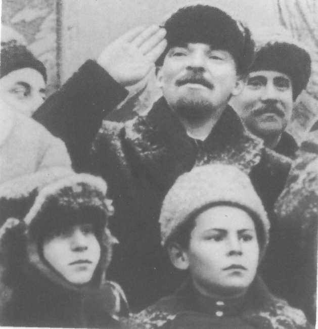 У Кремлевской стены (сборник) i_198.jpg