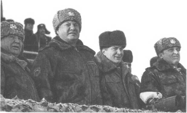 Ельцин и его генералы image6.jpg