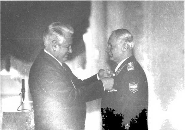 Ельцин и его генералы image8.jpg