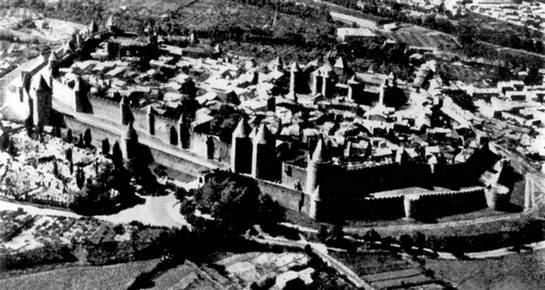 Западная Европа XI—XIII веков. Эпоха, быт, костюм (c илл.) _068.jpg