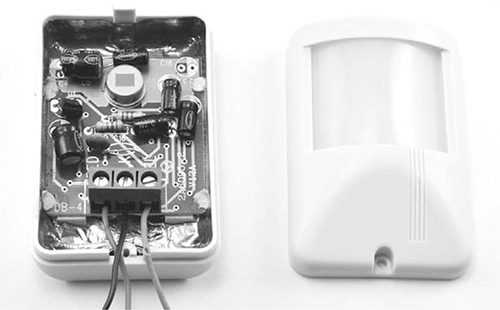 Maker's Guide to the Zombie Apocalypse: Defend Your Base with Simple Circuits, Arduino, and Raspberry Pi _61.jpg