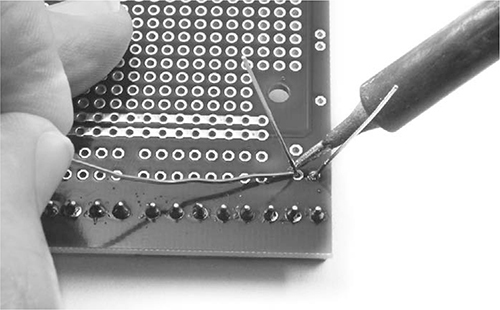 Maker's Guide to the Zombie Apocalypse: Defend Your Base with Simple Circuits, Arduino, and Raspberry Pi _170.jpg