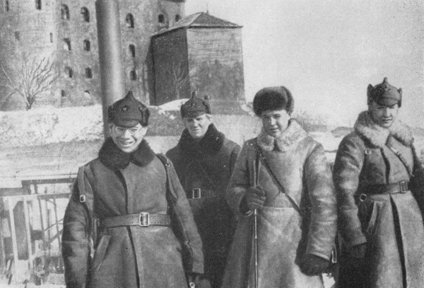 Стихотворения и поэмы i_005.jpg