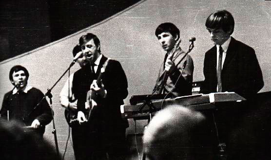 Популярная музыка в Ленинграде – Петербурге. 1965–2005. Том 1 i_002.jpg