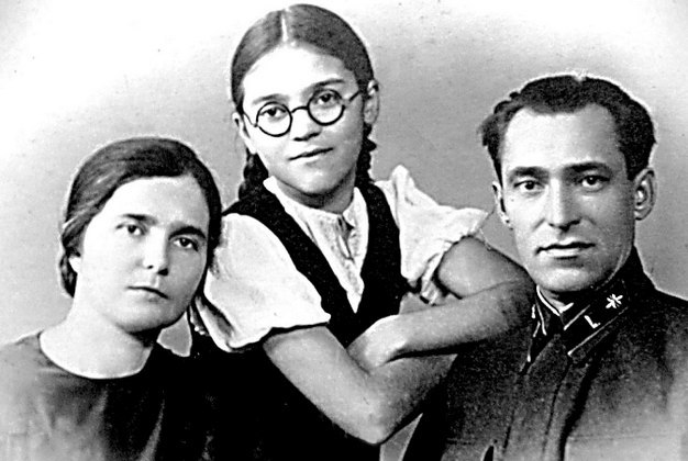 Детская книга войны - Дневники 1941-1945 PapuegoljubimyezhenaidochLeraneuberegli.jpg
