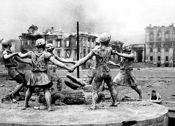 Детская книга войны - Дневники 1941-1945 EHtofotofontana.jpg