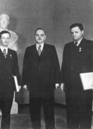Сталин и бомба. Советский Союз и атомная энергия. 1939-1956 i_028.jpg