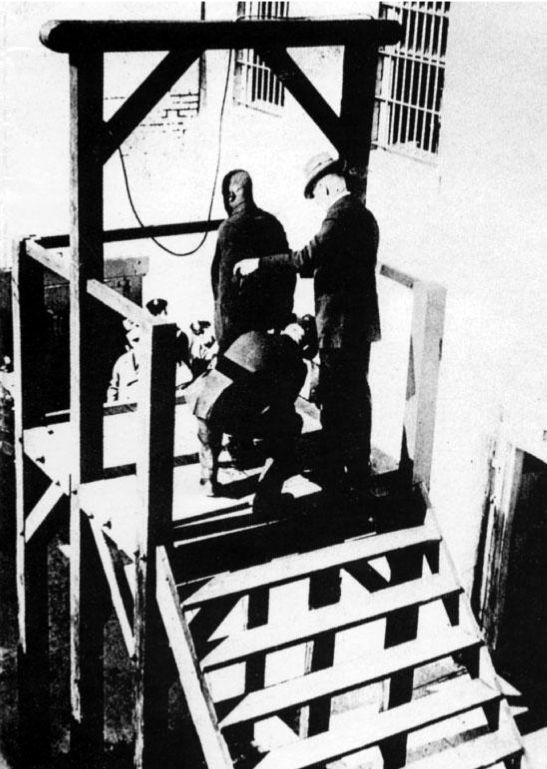 Смертная казнь. История и виды высшей меры наказания от начала времен до наших дней i_184.jpg