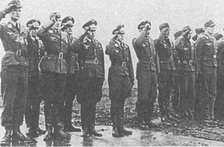 Черный крест и красная звезда. Воздушная война над Россией. 1941–1944 i_070.jpg