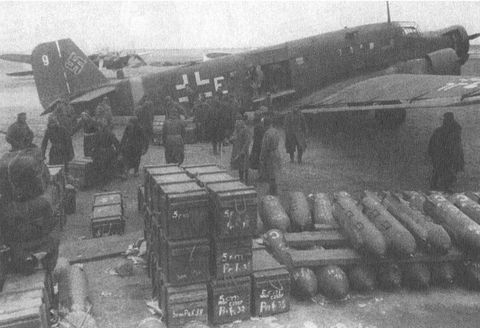 Черный крест и красная звезда. Воздушная война над Россией. 1941–1944 i_140.jpg