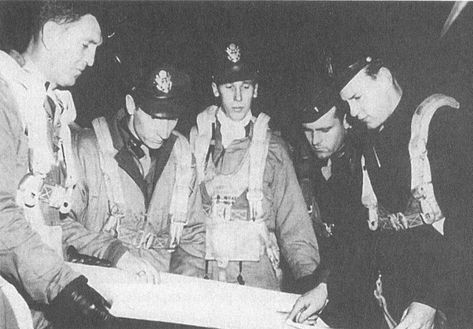 Черный крест и красная звезда. Воздушная война над Россией. 1941–1944 i_147.jpg
