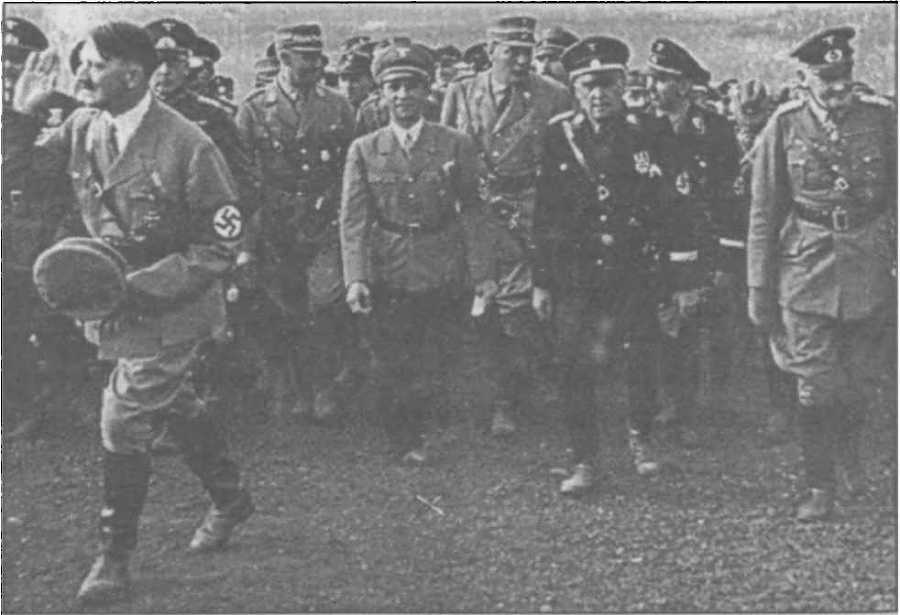 Агония и смерть Адольфа Гитлера _74.jpg