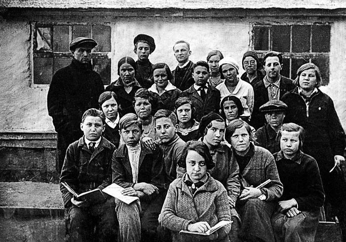 «Дирежаблестрой» на Долгопрудной: 1934-й, один год из жизни _71uchenikishkoly1935sokovymialcov.jpg