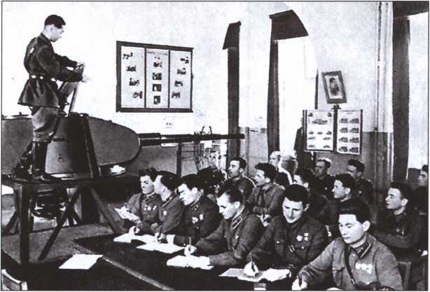 Жизнь военный элиты. За фасадом благополучия. 1918-1953 гг _10.jpg