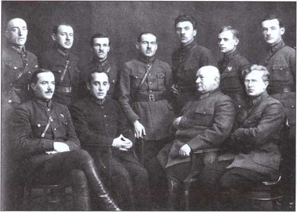 Жизнь военный элиты. За фасадом благополучия. 1918-1953 гг _20.jpg