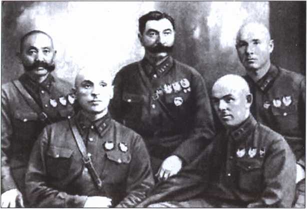 Жизнь военный элиты. За фасадом благополучия. 1918-1953 гг _9.jpg