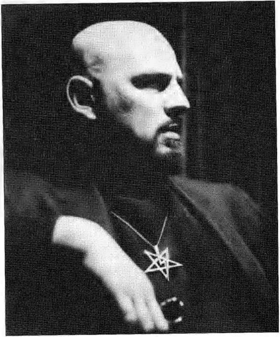 Тайная жизнь сатаниста i_015.jpg