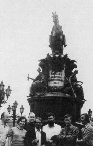Без выбора: Автобиографическое повествование (с илл. и прил.) i_063.jpg