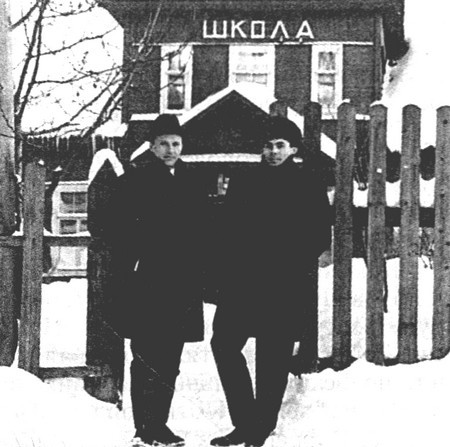 Без выбора: Автобиографическое повествование (с илл. и прил.) i_008.jpg