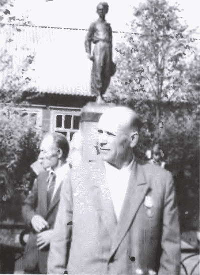 Товарищ Павлик: Взлет и падение советского мальчика-героя i_006.jpg