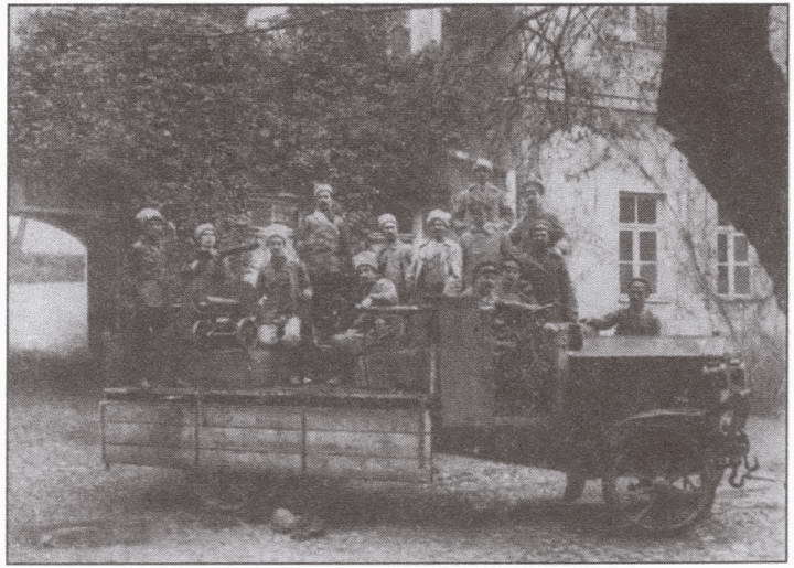 Друзья и враги за Кавказским хребтом i_035.jpg