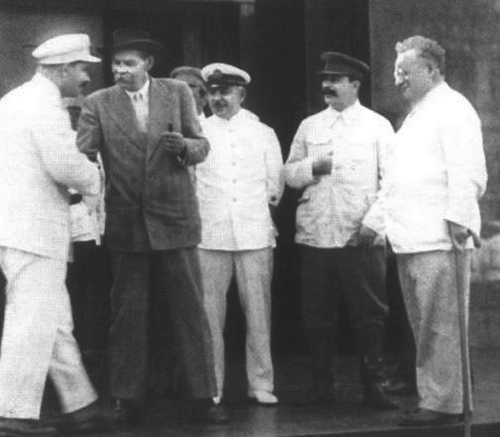Писатели и советские вожди i_034.jpg