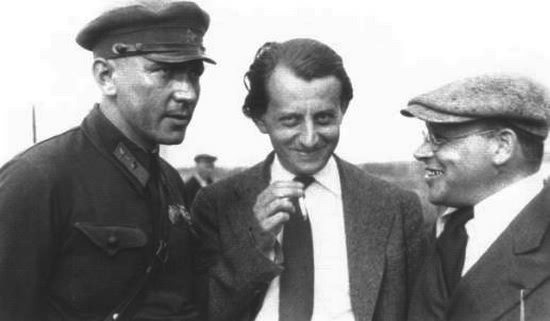 Писатели и советские вожди i_053.jpg