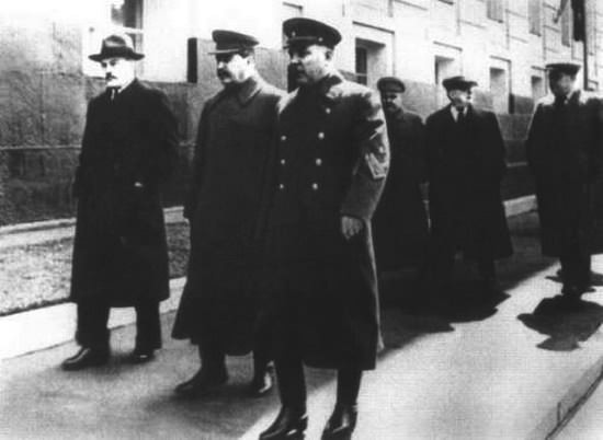 Писатели и советские вожди i_065.jpg