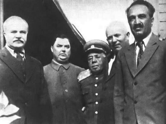 Писатели и советские вожди i_082.jpg