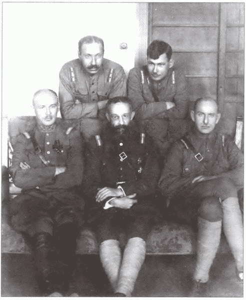 В боях за Поднебесную. Русский след в Китае i_032.jpg