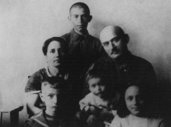 Жизнь и судьба: Воспоминания i_023.jpg