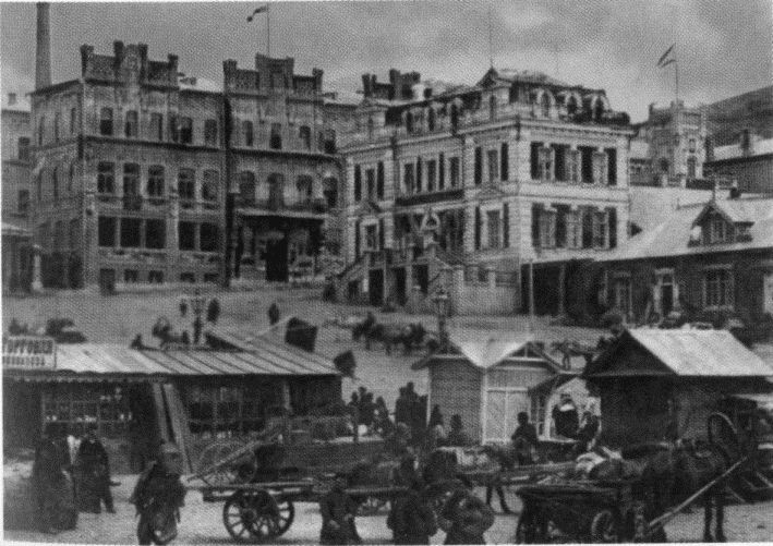 Мяч, оставшийся в небе. Автобиографическая проза. Стихи i_016.jpg