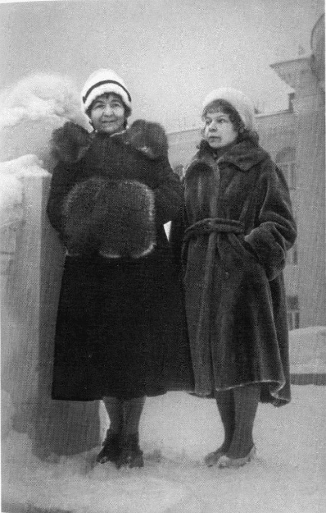 Мяч, оставшийся в небе. Автобиографическая проза. Стихи i_028.jpg