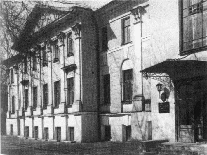 Мяч, оставшийся в небе. Автобиографическая проза. Стихи i_037.jpg