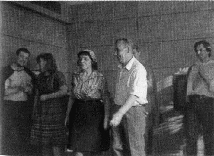 Мяч, оставшийся в небе. Автобиографическая проза. Стихи i_054.jpg