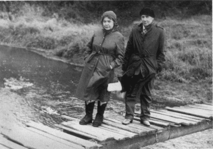 Мяч, оставшийся в небе. Автобиографическая проза. Стихи i_055.jpg