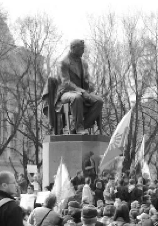 Тайная жизнь петербургских памятников i_028.jpg