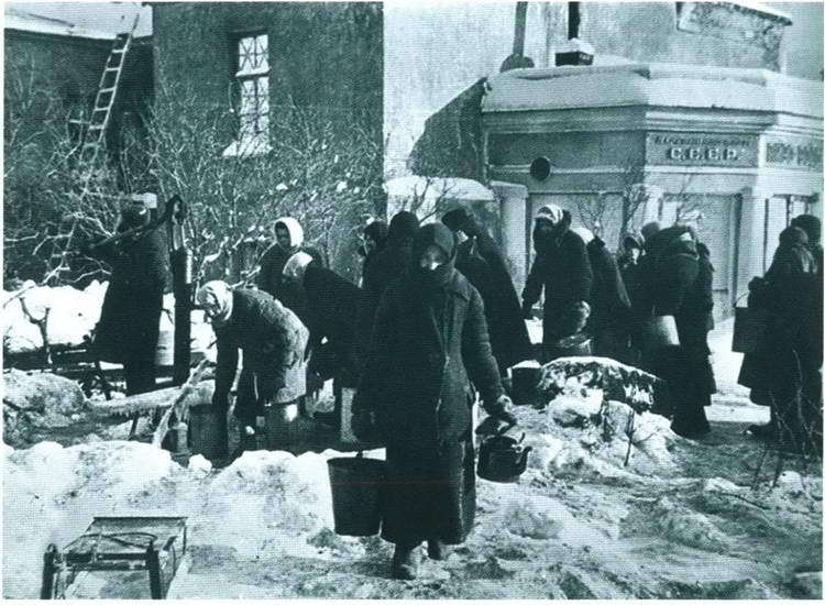 Повседневная жизнь блокадного Ленинграда i_026.jpg