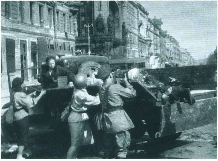 Повседневная жизнь блокадного Ленинграда i_037.jpg